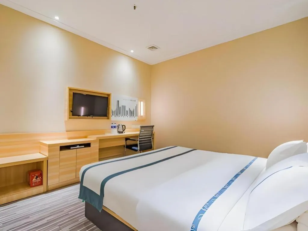 Bed in City Comfort Inn Guangzhou Shangxiajiu Hualin Temple Chenjiaci Metro Station