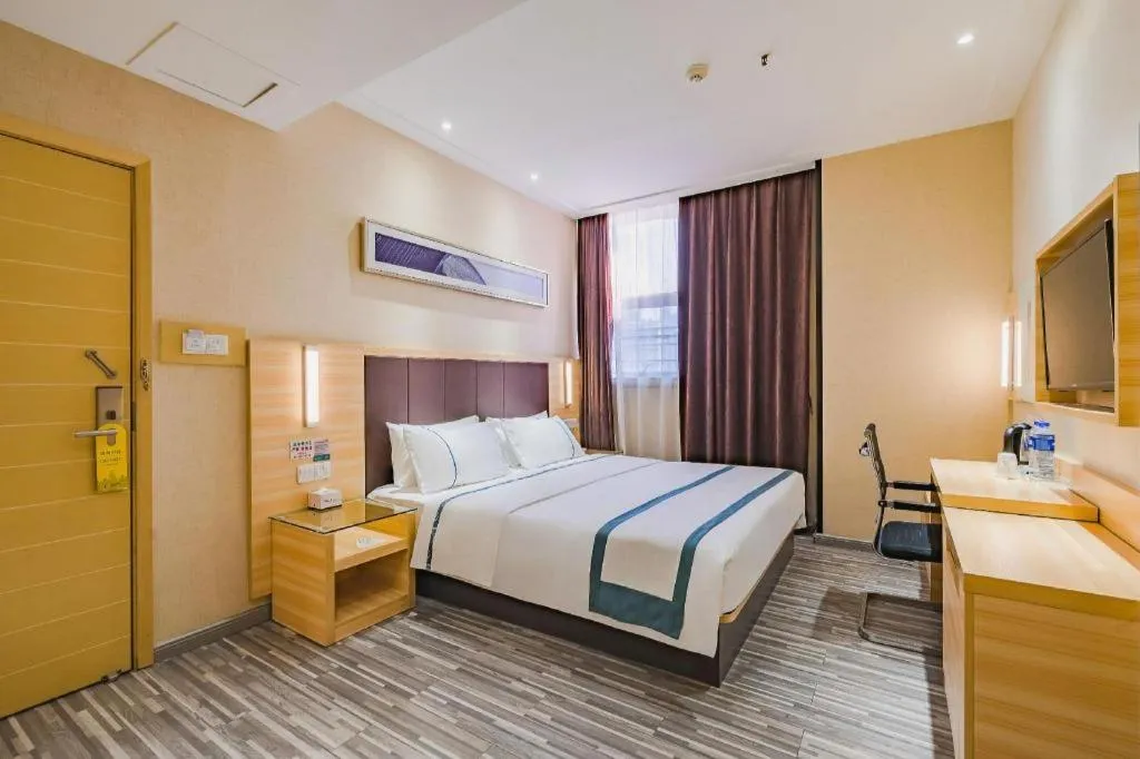 Bed in City Comfort Inn Guangzhou Shangxiajiu Hualin Temple Chenjiaci Metro Station