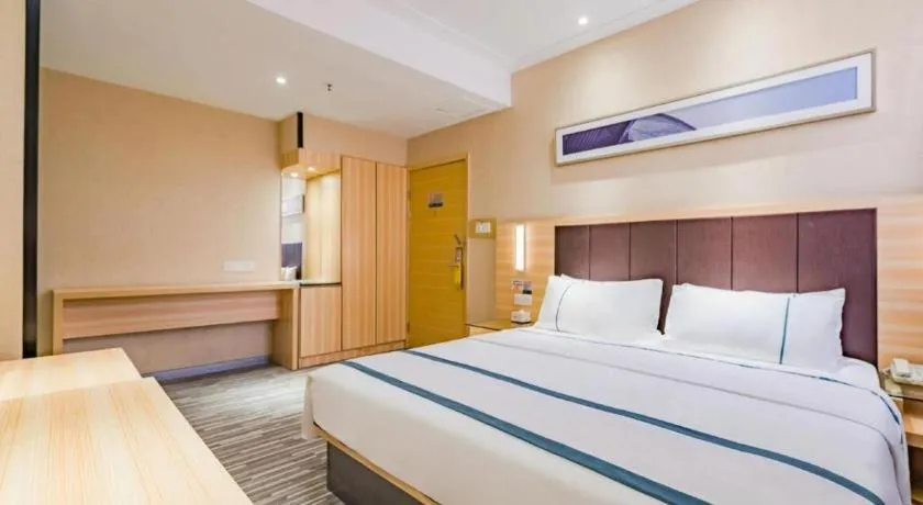 Bed in City Comfort Inn Guangzhou Shangxiajiu Hualin Temple Chenjiaci Metro Station