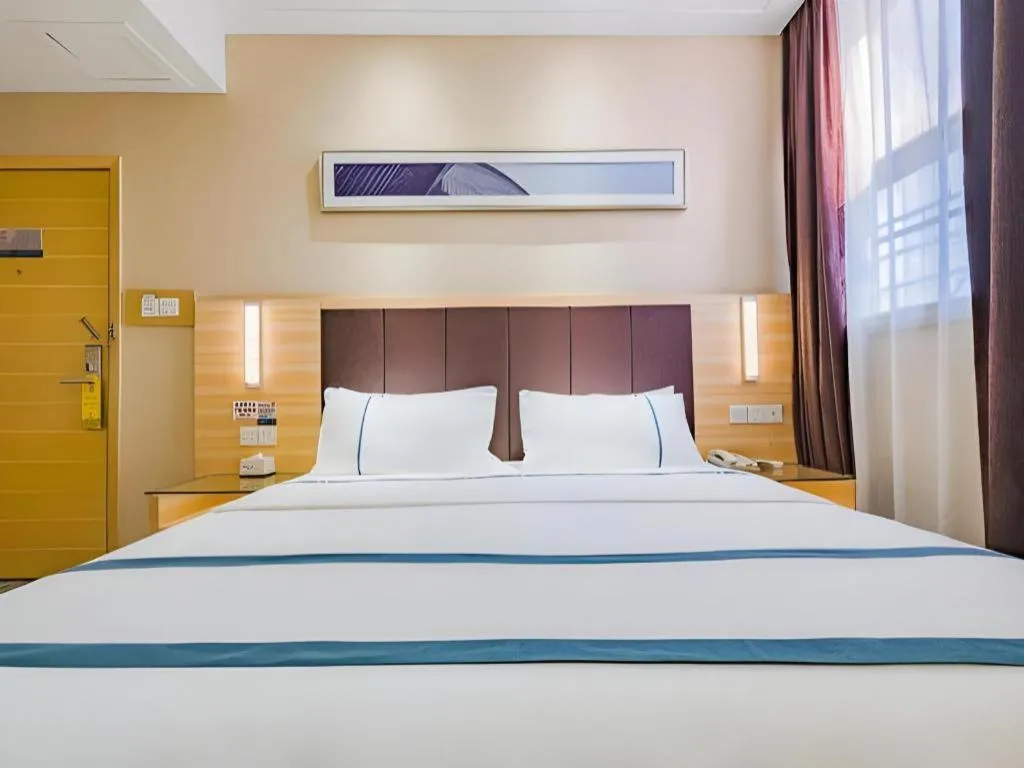 Bed in City Comfort Inn Guangzhou Shangxiajiu Hualin Temple Chenjiaci Metro Station
