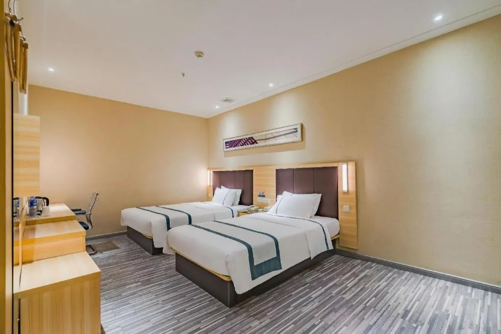 Bed in City Comfort Inn Guangzhou Shangxiajiu Hualin Temple Chenjiaci Metro Station