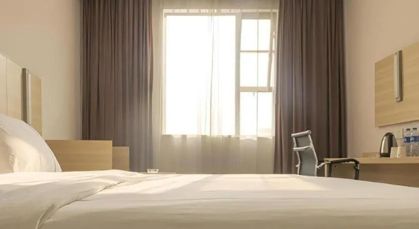 Bed in City Comfort Inn Guangzhou Shangxiajiu Hualin Temple Chenjiaci Metro Station