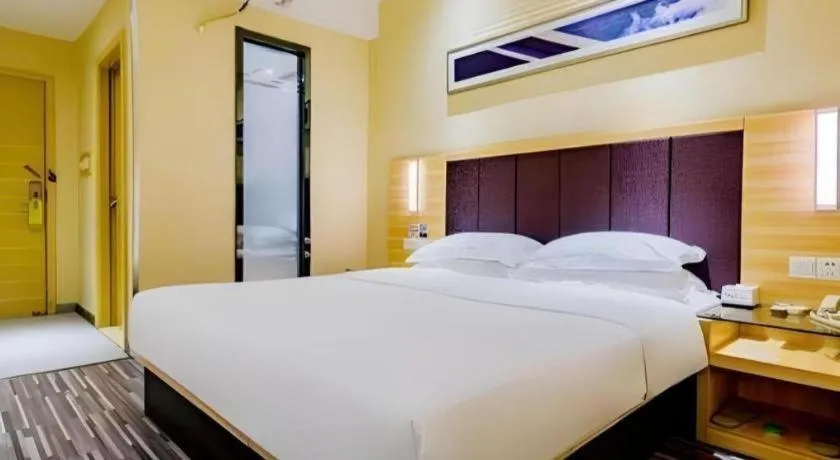 Bed in City Comfort Inn Guangzhou Shangxiajiu Hualin Temple Chenjiaci Metro Station