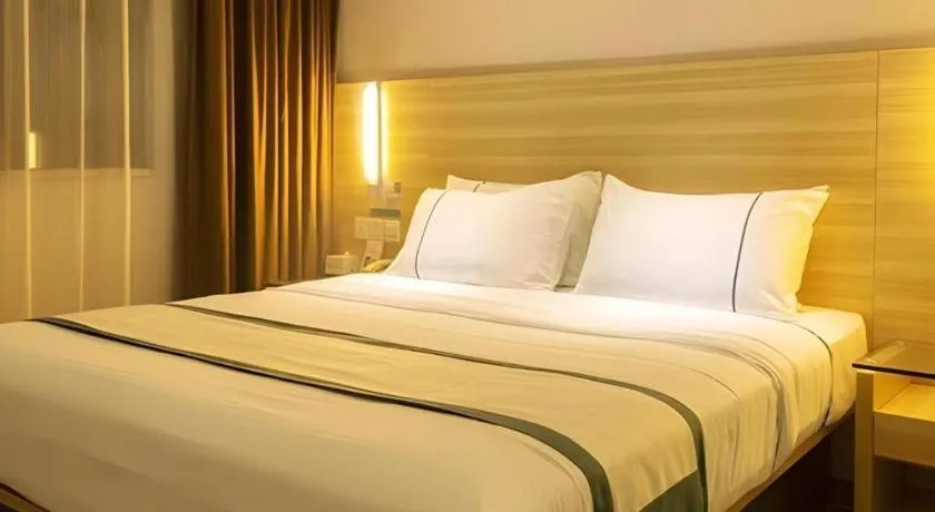 Bed in City Comfort Inn Guangzhou Shangxiajiu Hualin Temple Chenjiaci Metro Station