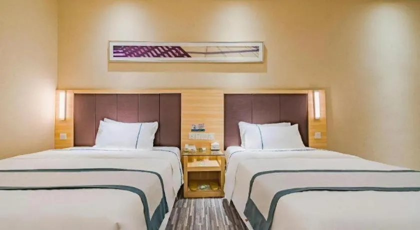 Bed in City Comfort Inn Guangzhou Shangxiajiu Hualin Temple Chenjiaci Metro Station