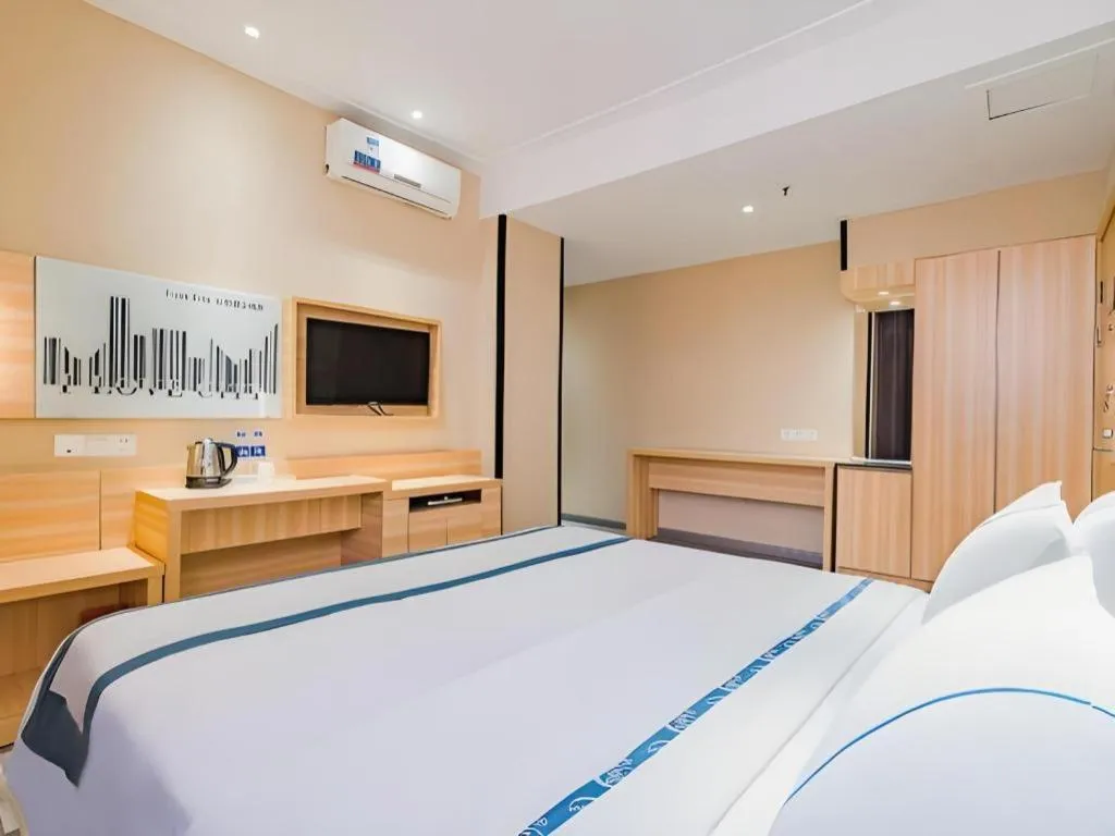 Bed in City Comfort Inn Guangzhou Shangxiajiu Hualin Temple Chenjiaci Metro Station