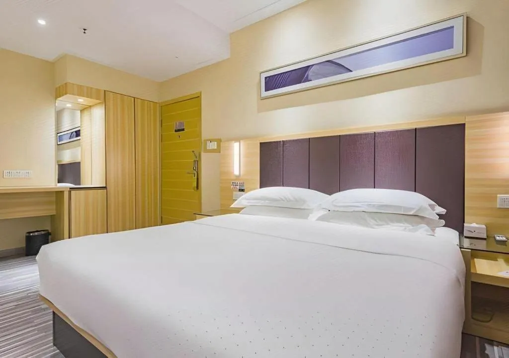 Bed in City Comfort Inn Guangzhou Shangxiajiu Hualin Temple Chenjiaci Metro Station