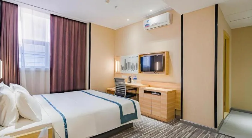 Bed in City Comfort Inn Guangzhou Shangxiajiu Hualin Temple Chenjiaci Metro Station