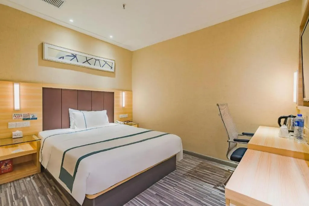 Bed in City Comfort Inn Guangzhou Shangxiajiu Hualin Temple Chenjiaci Metro Station