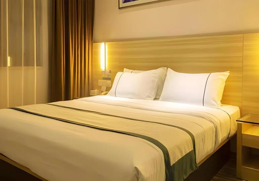 Bed in City Comfort Inn Guangzhou Shangxiajiu Hualin Temple Chenjiaci Metro Station