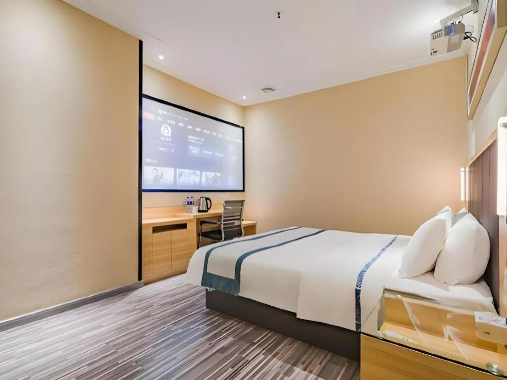 Bed in City Comfort Inn Guangzhou Shangxiajiu Hualin Temple Chenjiaci Metro Station