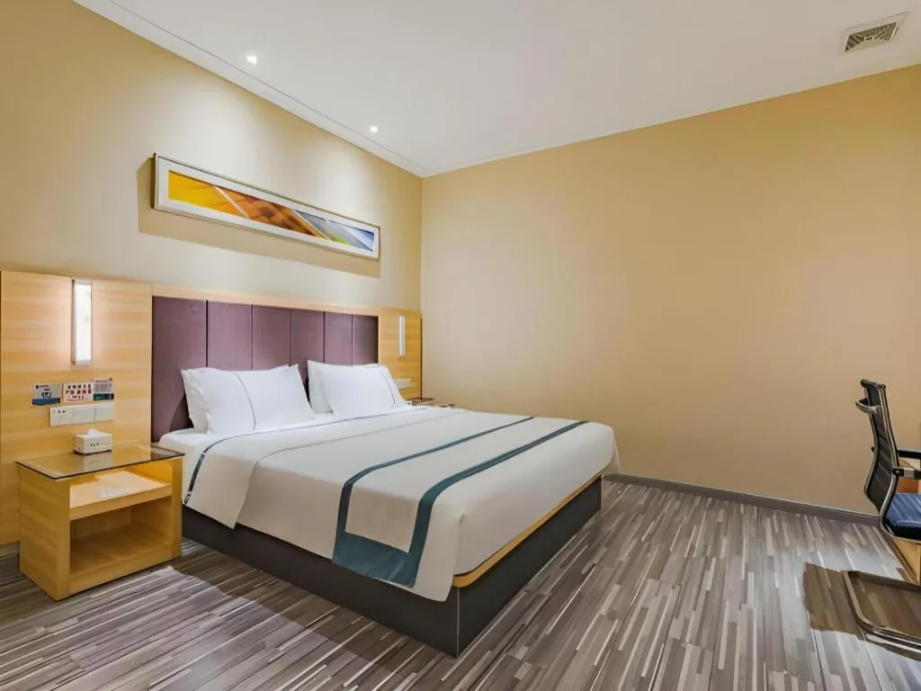 Bed in City Comfort Inn Guangzhou Shangxiajiu Hualin Temple Chenjiaci Metro Station