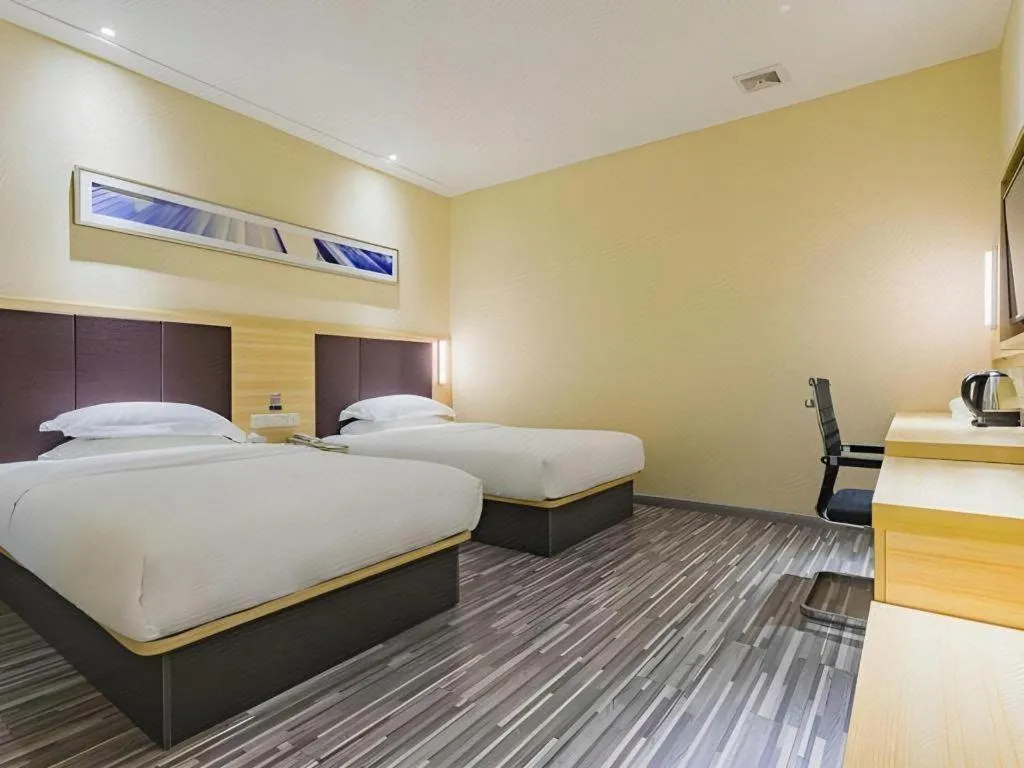 Bed in City Comfort Inn Guangzhou Shangxiajiu Hualin Temple Chenjiaci Metro Station