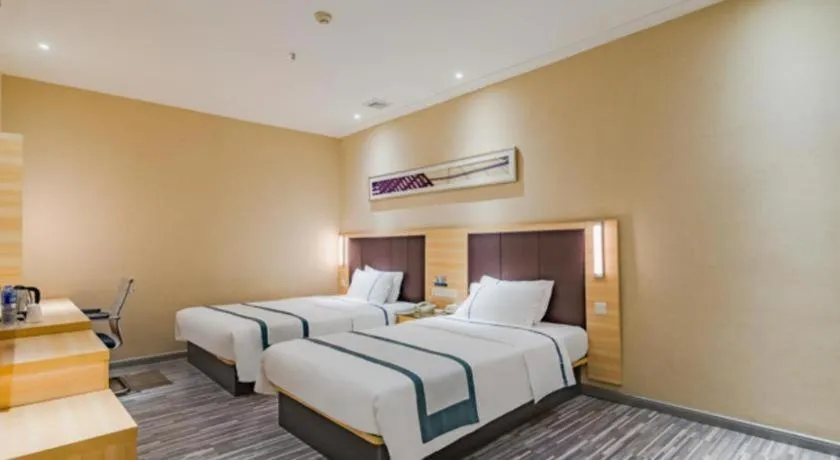 Bed in City Comfort Inn Guangzhou Shangxiajiu Hualin Temple Chenjiaci Metro Station