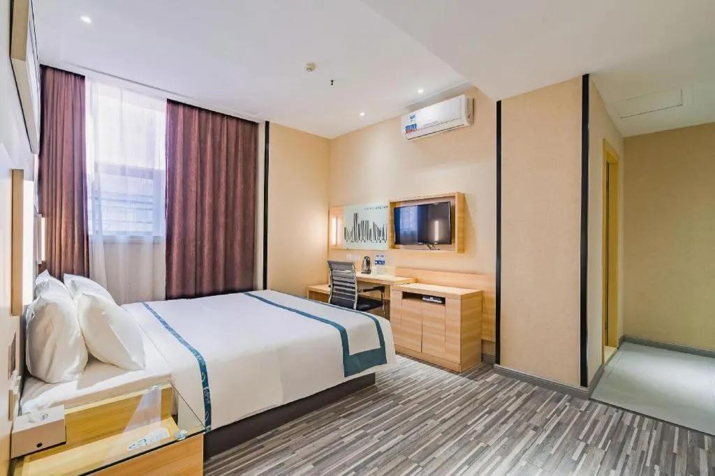 Bed in City Comfort Inn Guangzhou Shangxiajiu Hualin Temple Chenjiaci Metro Station