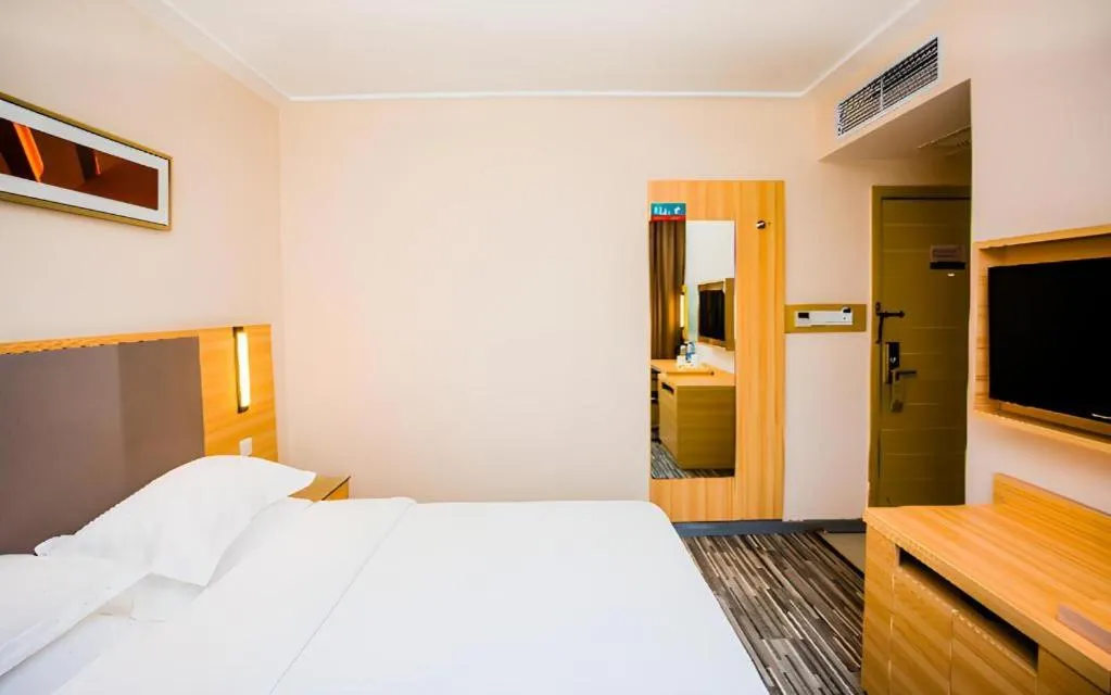 Bed in City Comfort Inn Shenzhen Shiyan Science and Technology Park