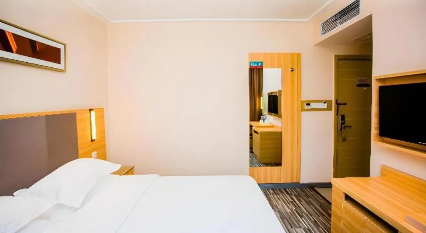 Bed in City Comfort Inn Shenzhen Shiyan Science and Technology Park