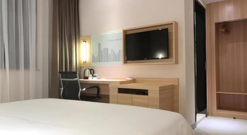 Bed in City Comfort Inn Shenzhen Shiyan Science and Technology Park