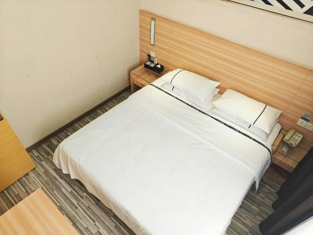 Bed in City Comfort Inn Wuhan Guanggu Textile University