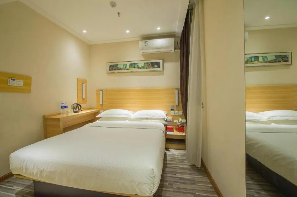 Bed in City Comfort Inn Wuhan Guanggu Textile University