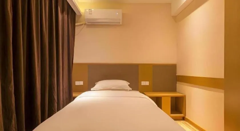 Bed in City Comfort Inn Wuhan Jianghan Road Liuduqiao Metro Station