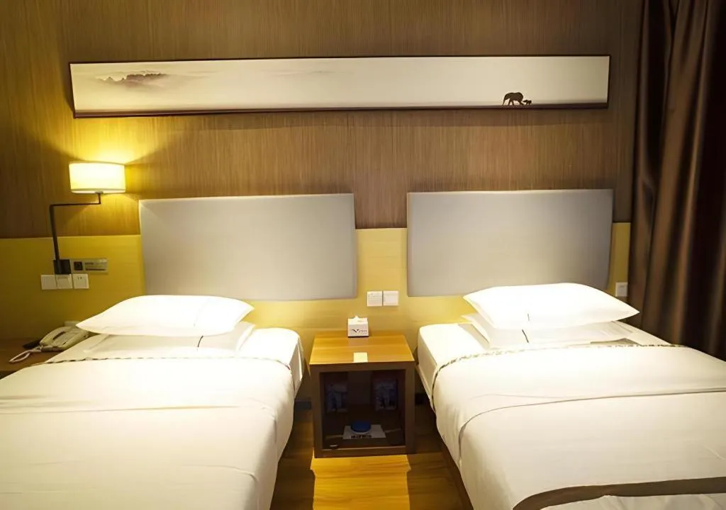 Bed in Jtour Inn Huanggang Wuxue City Square