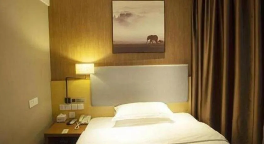 Bed in Jtour Inn Huanggang Wuxue City Square