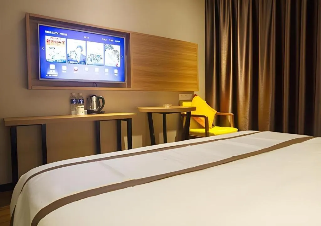 Bed in Jtour Inn Huanggang Wuxue City Square