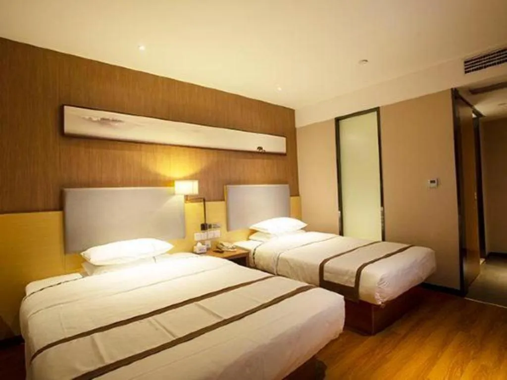 Bed in Jtour Inn Huanggang Wuxue City Square