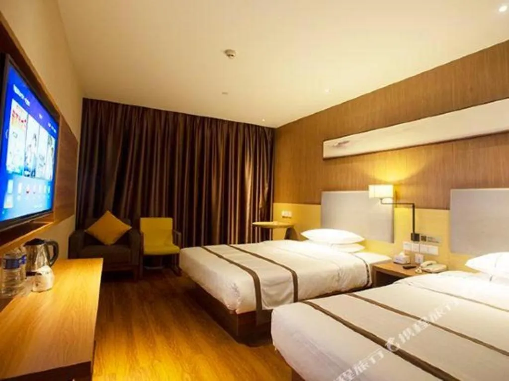 Bed in Jtour Inn Huanggang Wuxue City Square