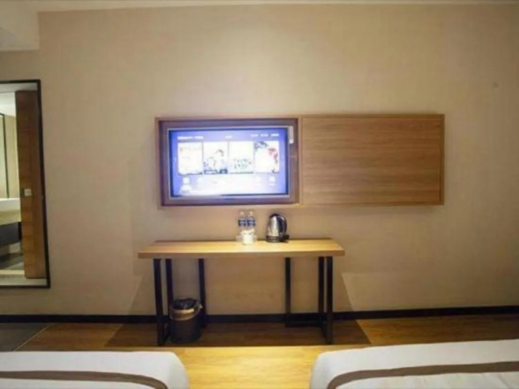 Bed in Jtour Inn Huanggang Wuxue City Square