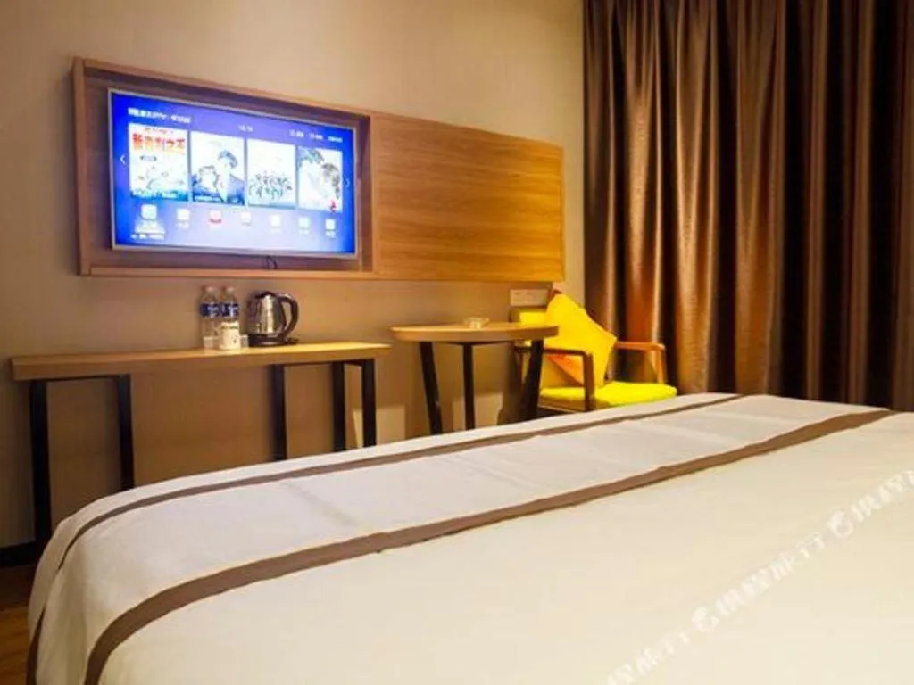 Bed in Jtour Inn Huanggang Wuxue City Square