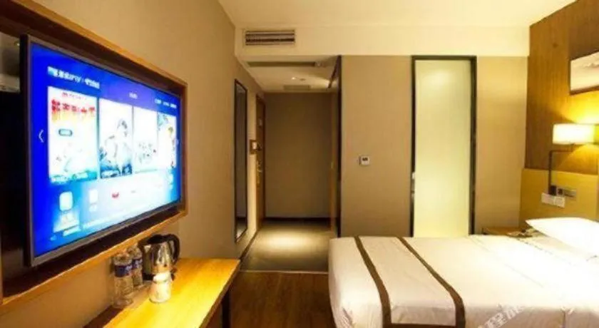 Bed in Jtour Inn Huanggang Wuxue City Square