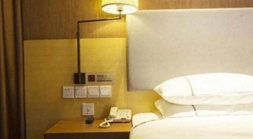 Bed in Jtour Inn Huanggang Wuxue City Square