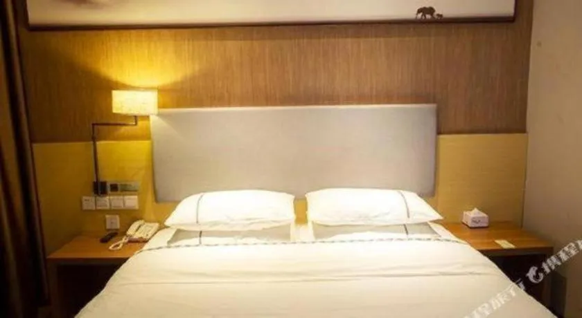 Bed in Jtour Inn Huanggang Wuxue City Square