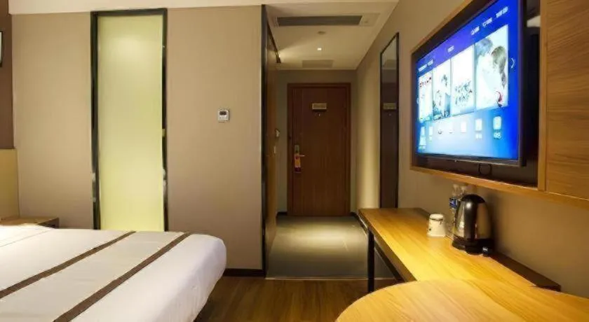 Bed in Jtour Inn Huanggang Wuxue City Square