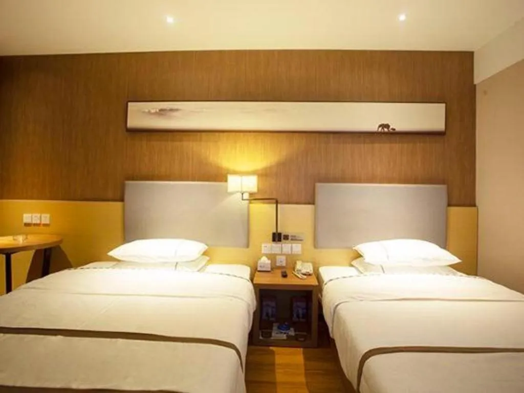 Bed in Jtour Inn Huanggang Wuxue City Square