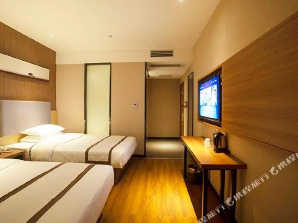 Bed in Jtour Inn Huanggang Wuxue City Square