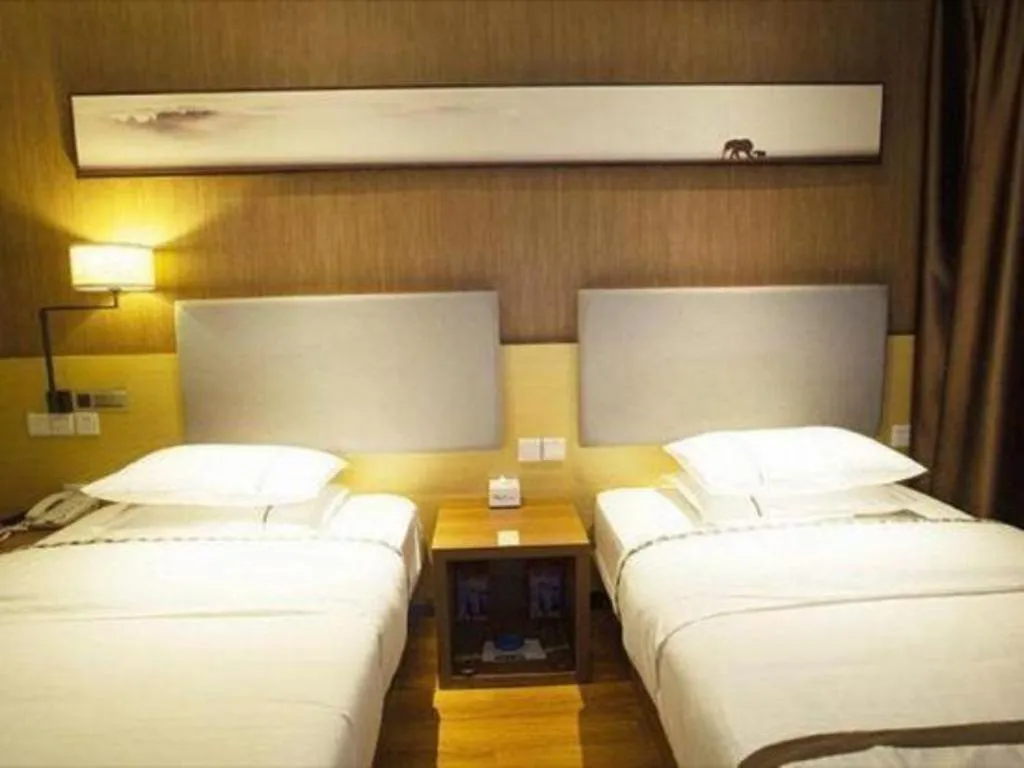 Bed in Jtour Inn Huanggang Wuxue City Square