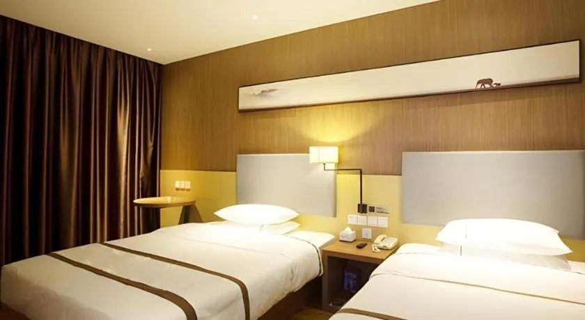 Bed in Jtour Inn Huanggang Wuxue City Square