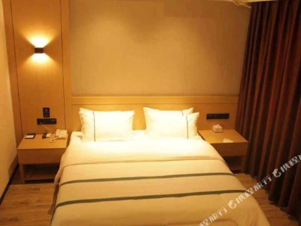 Bed in Jtour Inn Huanggang Wuxue City Square