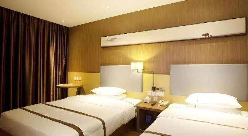 Bed in Jtour Inn Huanggang Wuxue City Square