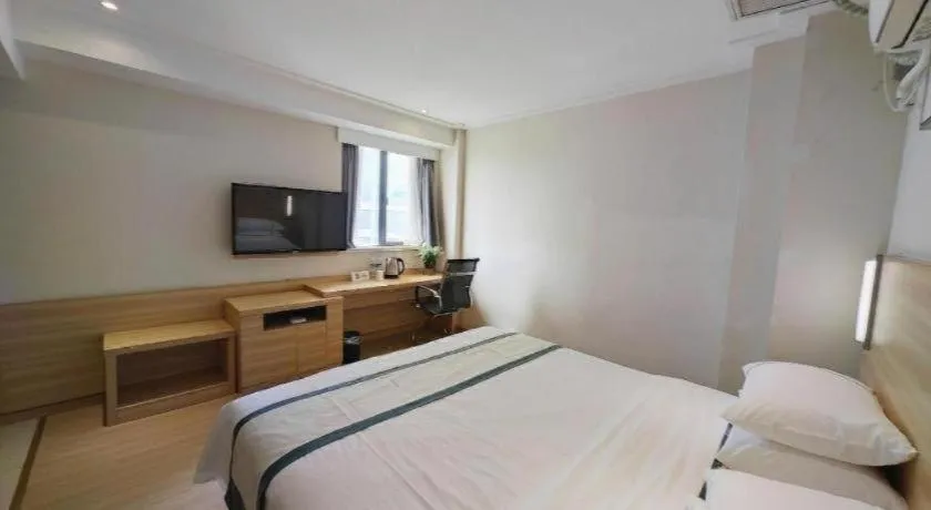 Bed in City Comfort Inn Wuhan Sports Center Sanjiaohu Metro Station