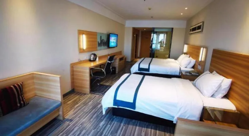 Bed in City Comfort Inn Wuhan Sports Center Sanjiaohu Metro Station