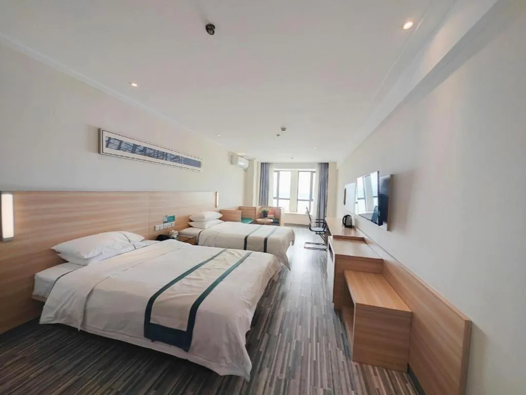 Bed in City Comfort Inn Wuhan Sports Center Sanjiaohu Metro Station