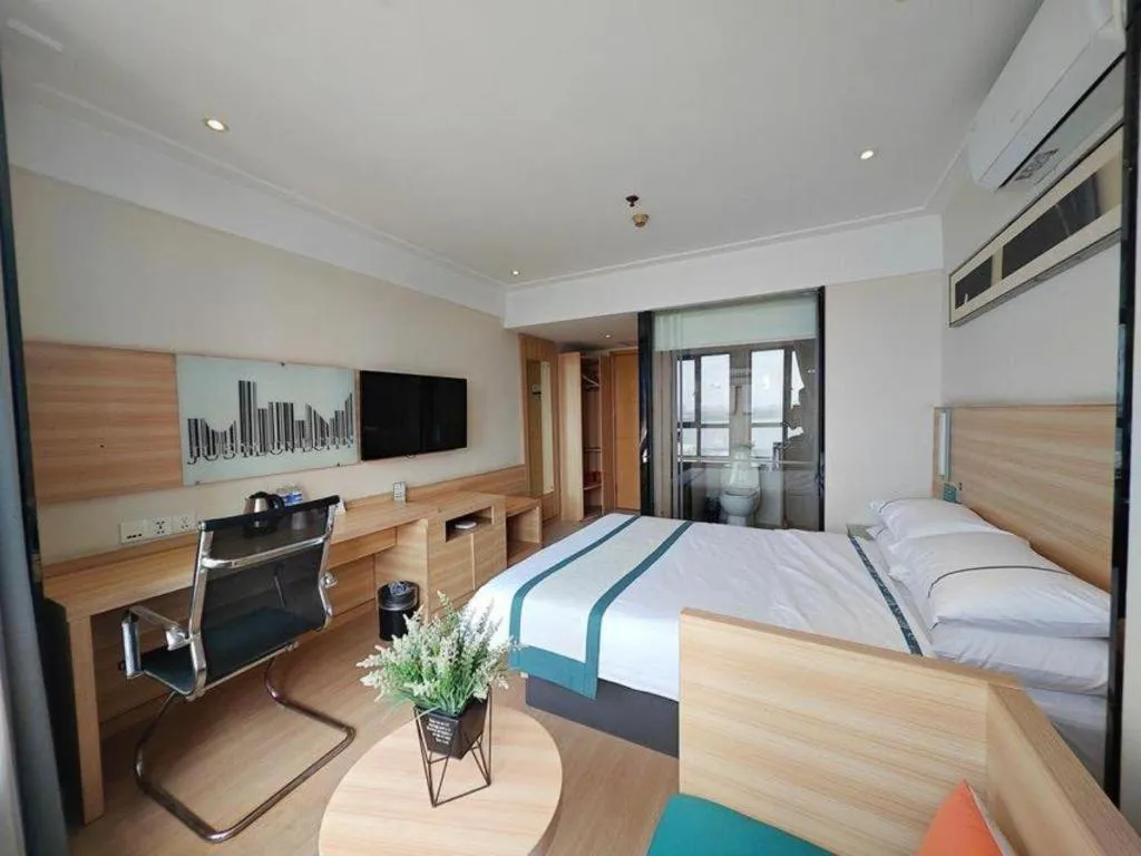 Bed in City Comfort Inn Wuhan Sports Center Sanjiaohu Metro Station