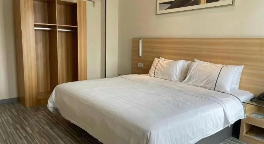 Bed in City Comfort Inn Wuhan Sports Center Sanjiaohu Metro Station