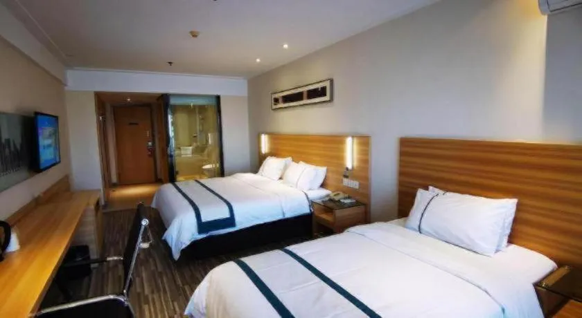 Bed in City Comfort Inn Wuhan Sports Center Sanjiaohu Metro Station