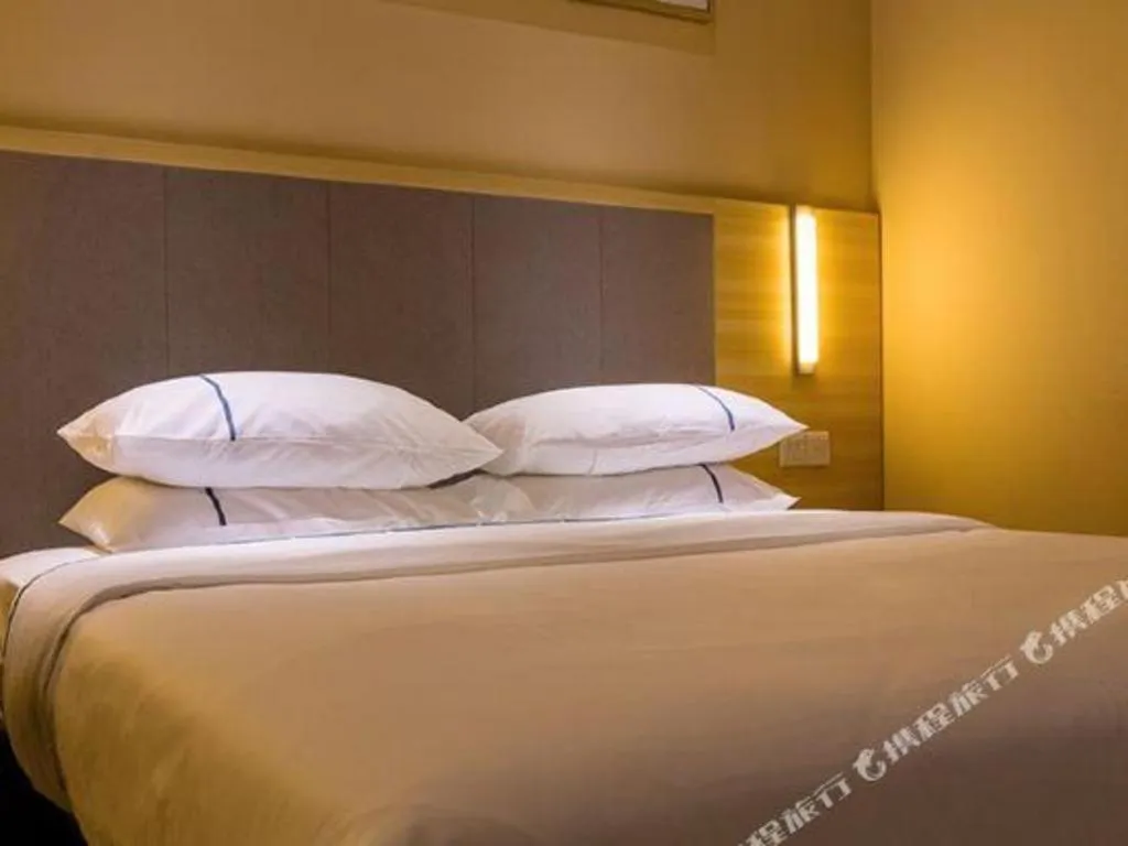 Bed in City Comfort Inn Guangzhou Zengcheng Yonghe Yongkang Road