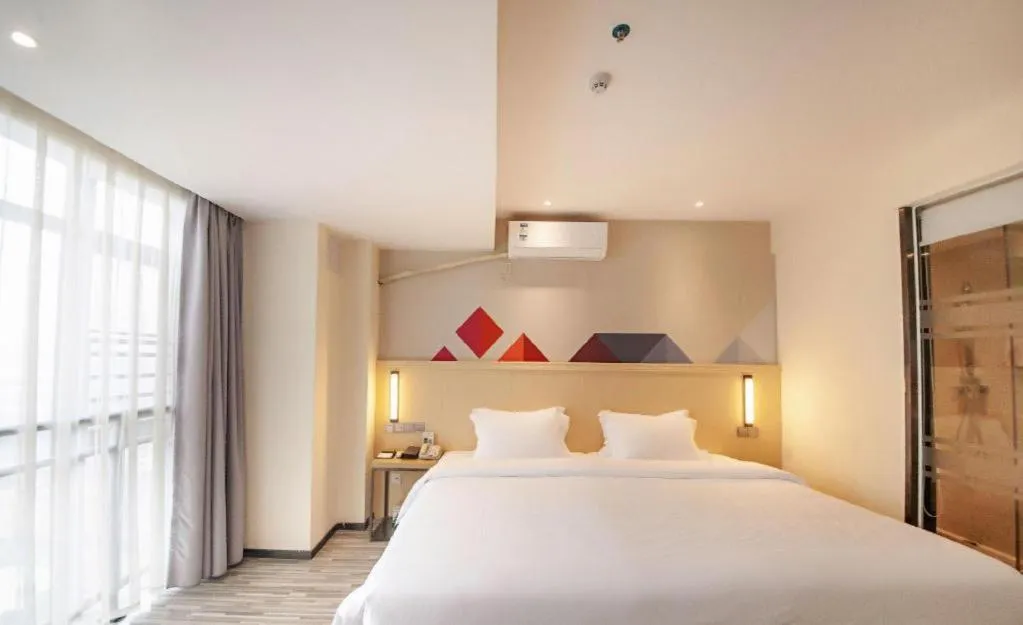 Bed in Borrman Hotel Guilin High-speed Railway North Station Evergrande Plaza